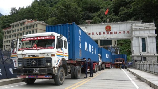 股腰包 海关拓通途 “天路”接地气