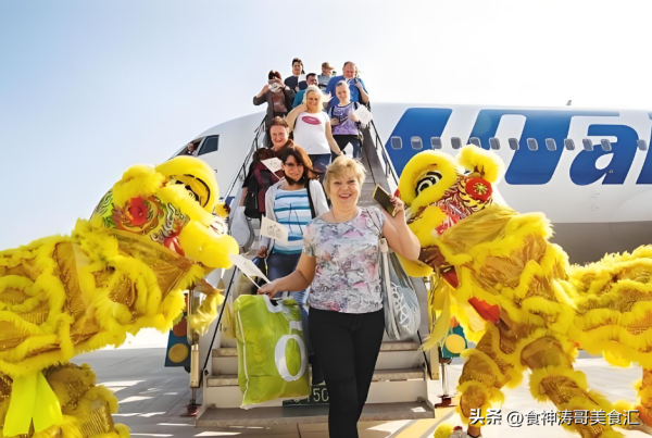 兴业配资 大量俄罗斯游客涌入海南，打着旅游的“幌子”，实则为了白酒